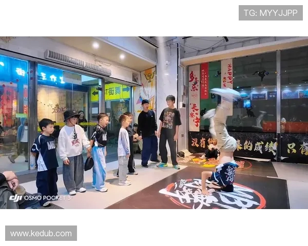 南京街舞队展现力量与激情聚焦街舞文化的崛起与发展